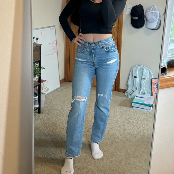 Barely worn levi’s jeans - Picture 1 of 9